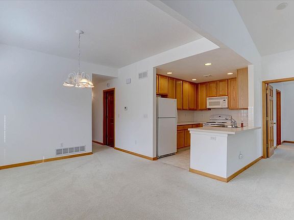 3rd image of 2462 Concord Cir