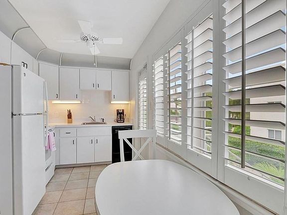 5th image of 285 8th AVE S #285
