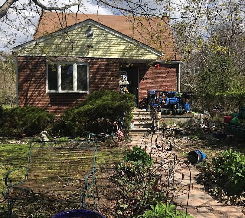2nd image of 9 W Parkview Dr