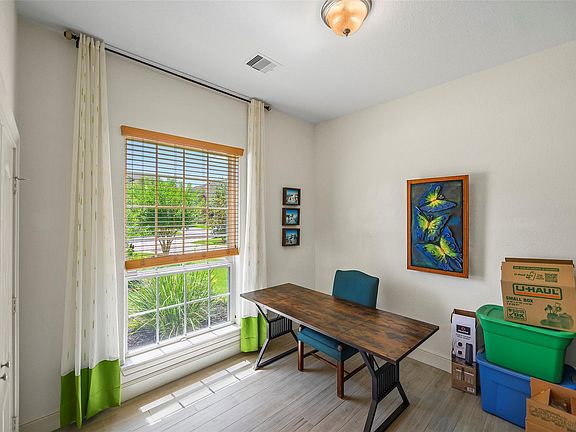 2nd image of 10 Sagamore Ridge Pl