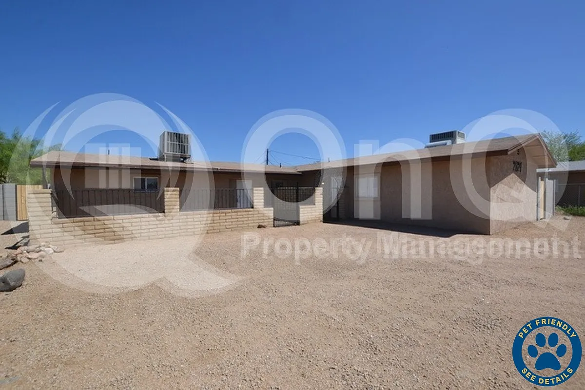 1 bed, 1.0 bath, 555 sqft, $999 — Photo 1