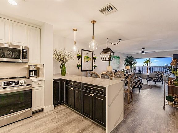 3rd image of 1500 Park Beach Cir APT 2D