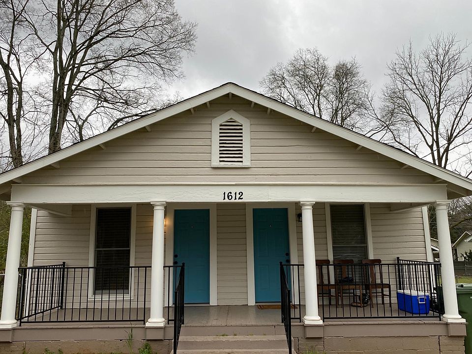 Duplex-freshly painted and renovated!