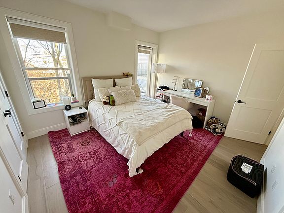 5th image of 120 Emerson St Unit 2