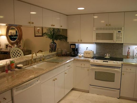 3rd image of 332 Oak Harbour Dr