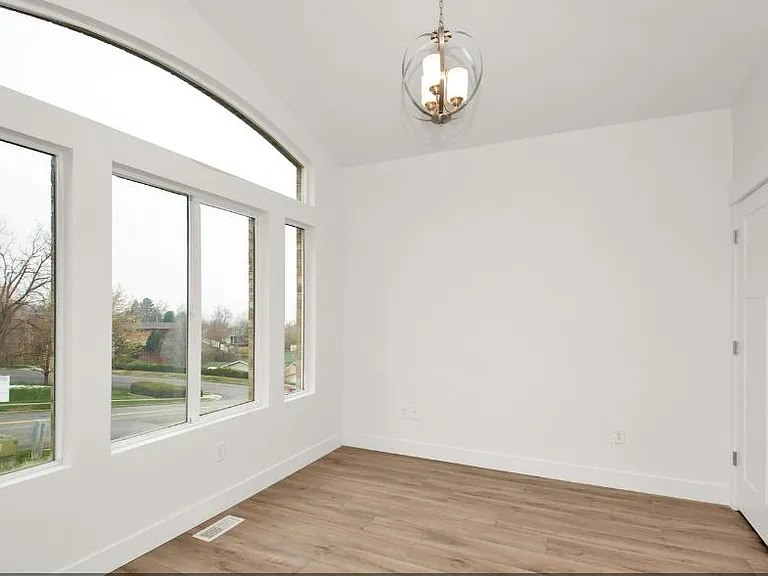 1511 E Lakeview Dr — Photo 3