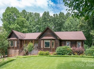 4456 Magnolia Ln, Hudson, NC 28638