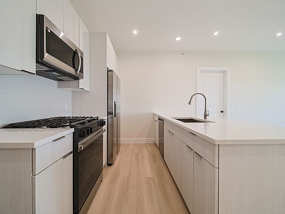 4th image of 401 E Central Blvd #4A