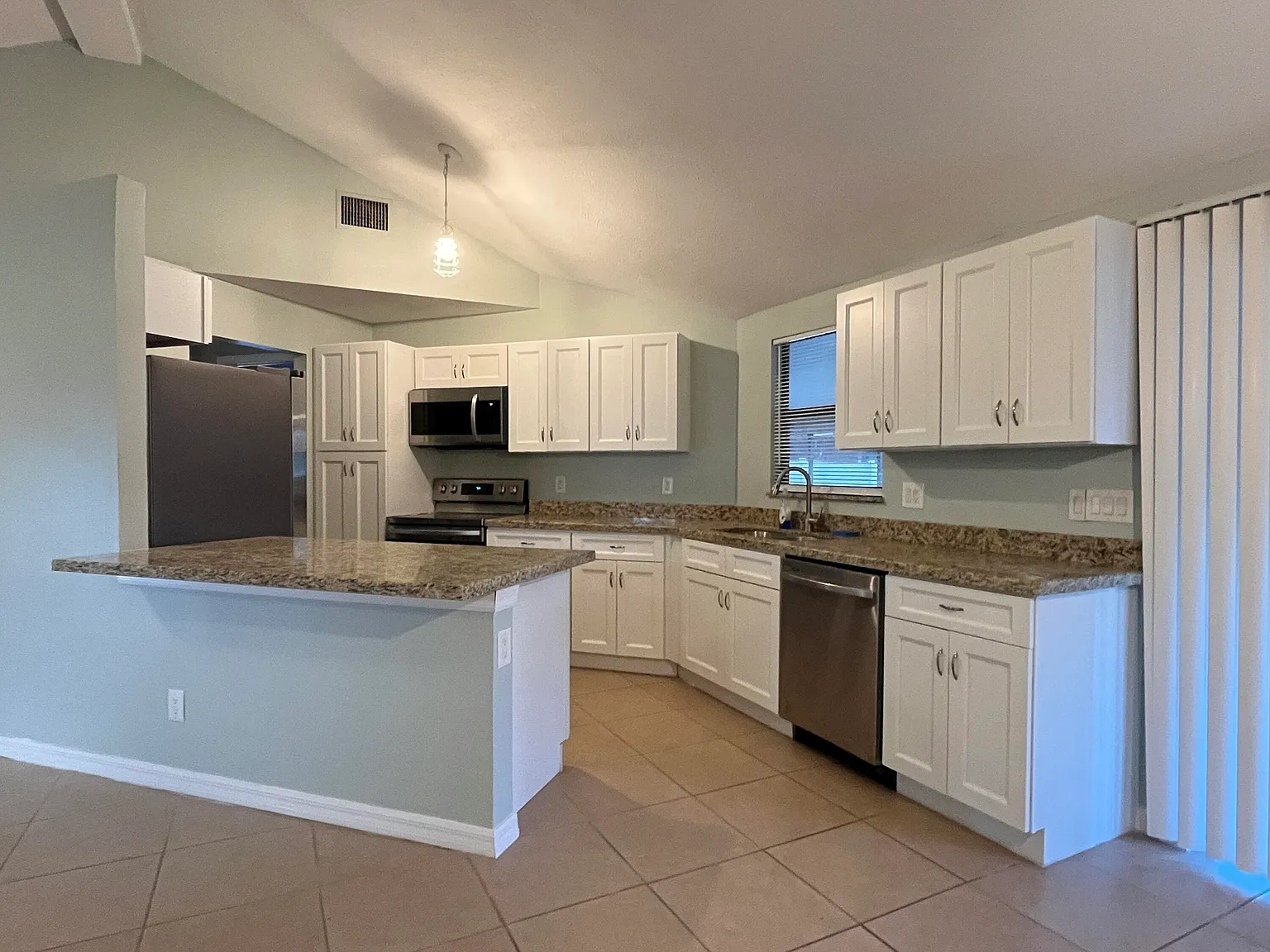 2 bed, 2.0 bath, 1260 sqft, $2,200 — Photo 3