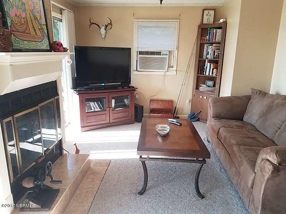 2nd image of 8517 Lakewood Cir