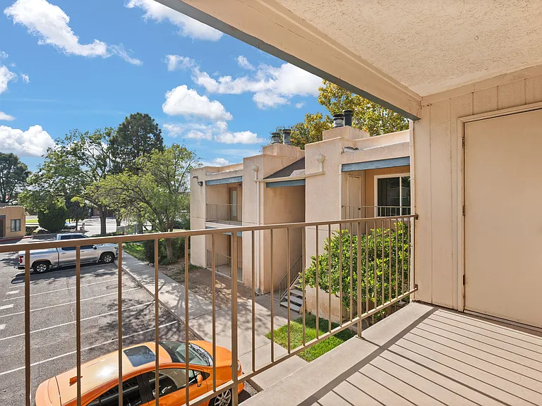 Cloverleaf Apartments — Photo 3