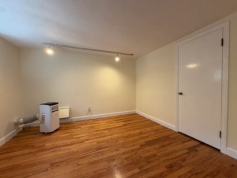 487 Lowell Ave #2 — Photo 16