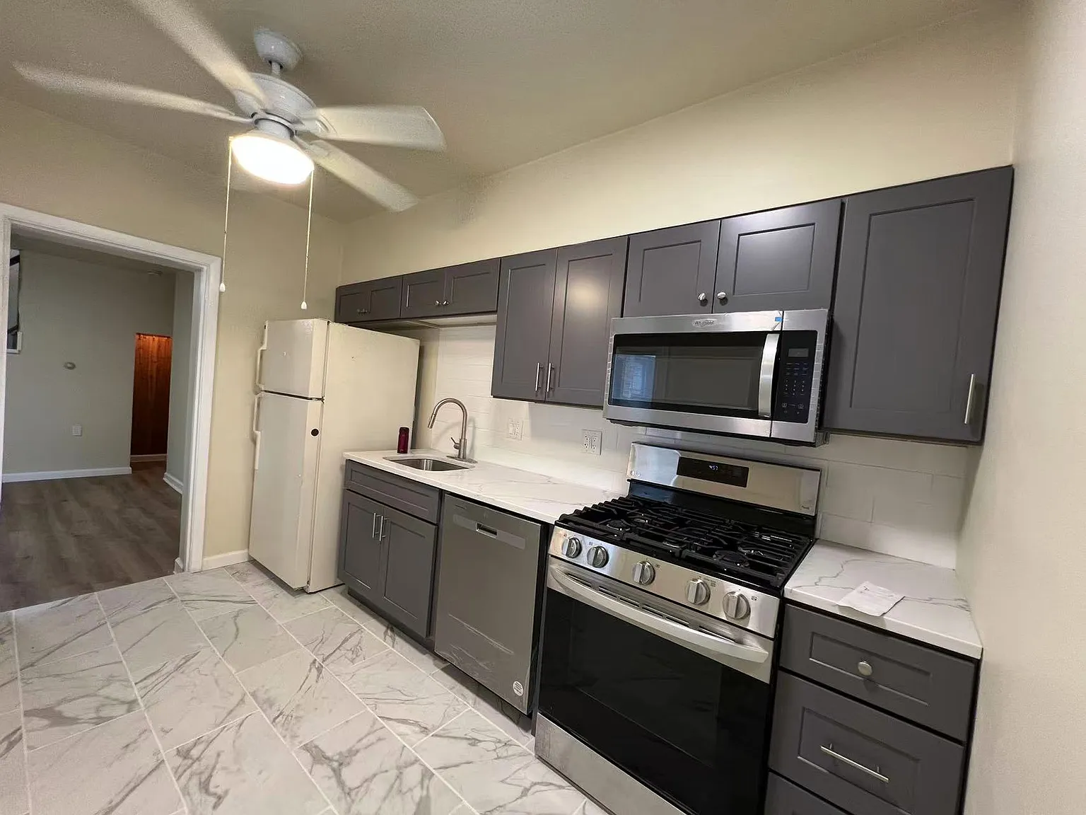 3 bed, 2.5 bath, 1665 sqft, $1,750 — Photo 4