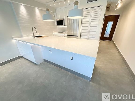 2nd image of 3690 Inverrary Dr #Y1m