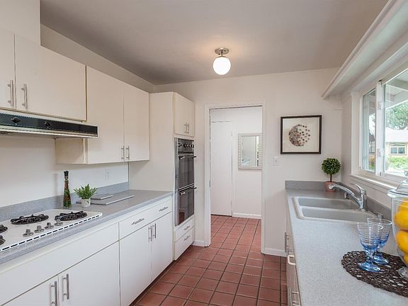 5th image of 3857 Hancock Dr