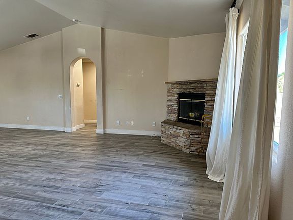 3rd image of 16716 Kayuga St