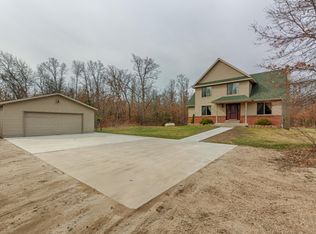 9581 Chickadee Dr, Newaygo, MI 49337