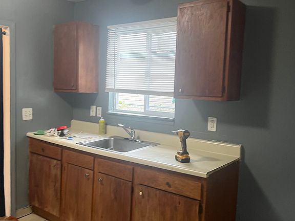4th image of 7188 Vivian St