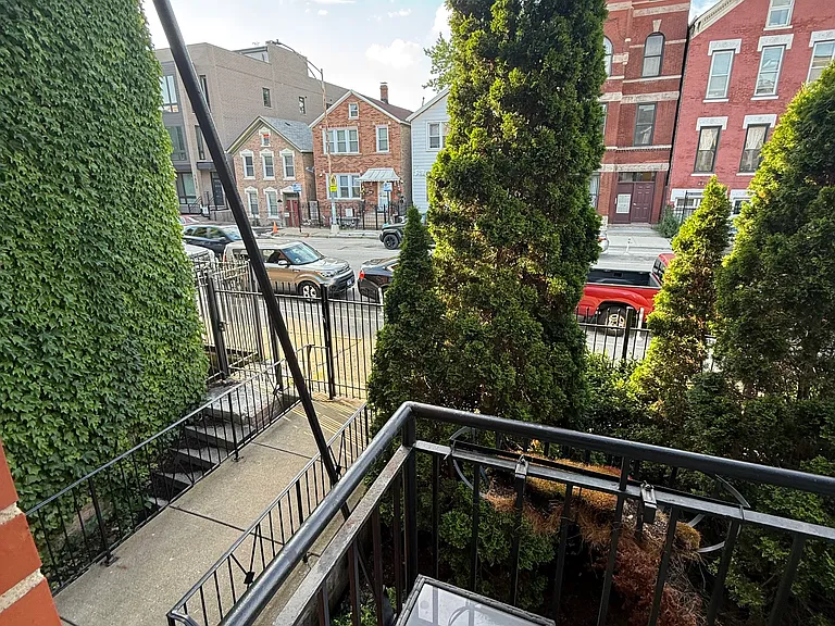 1525 W Augusta Blvd #2 — Photo 4