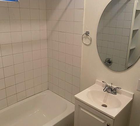 5th image of 2212 E 9th Ave #B