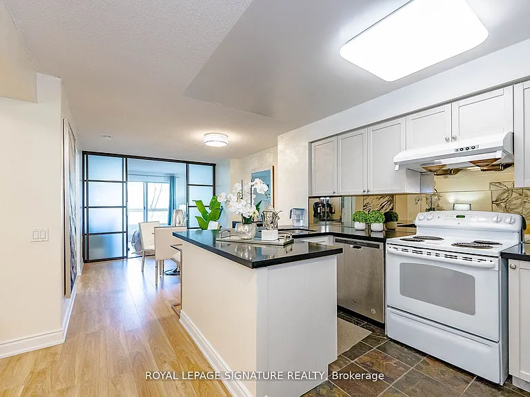 21 Hillcrest Ave #209 — Photo 18