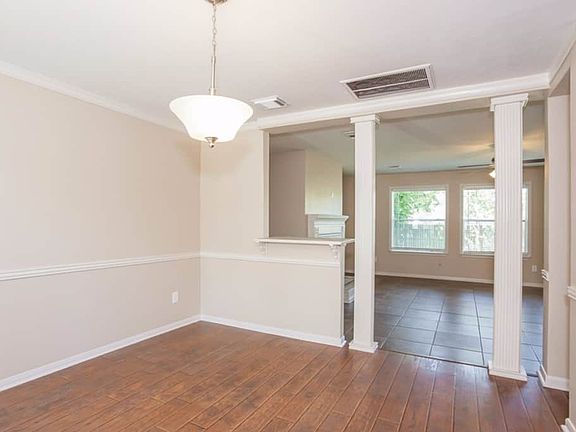 3rd image of 2810 Glencullen Ln