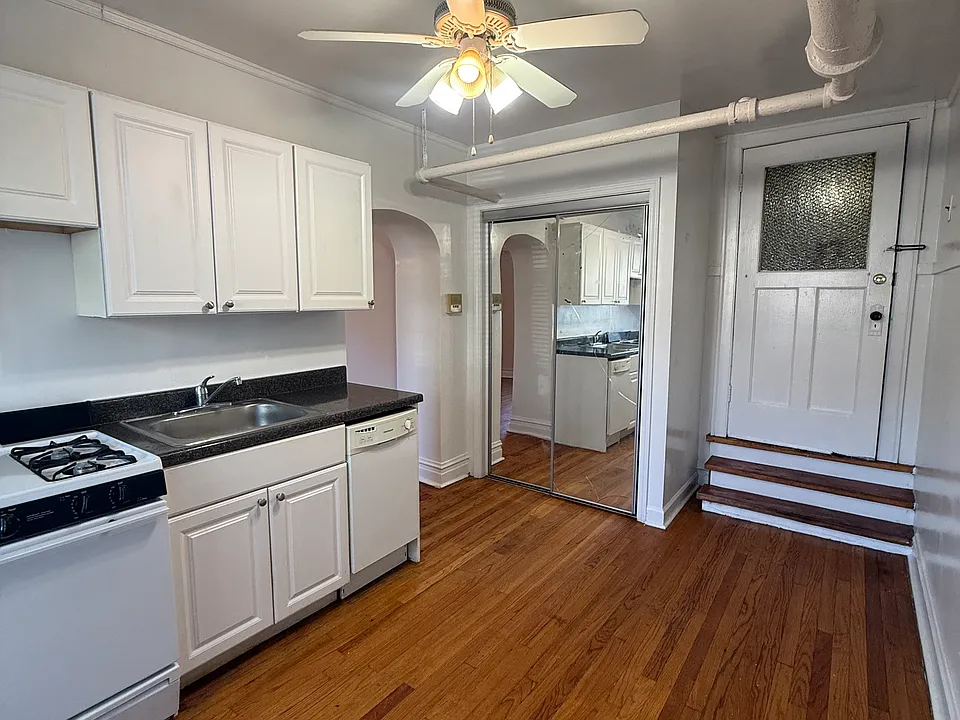2415 W Sunnyside Ave