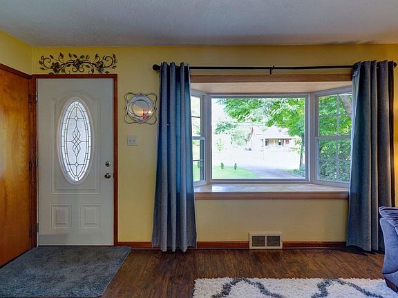 2nd image of 421 Cline Ave