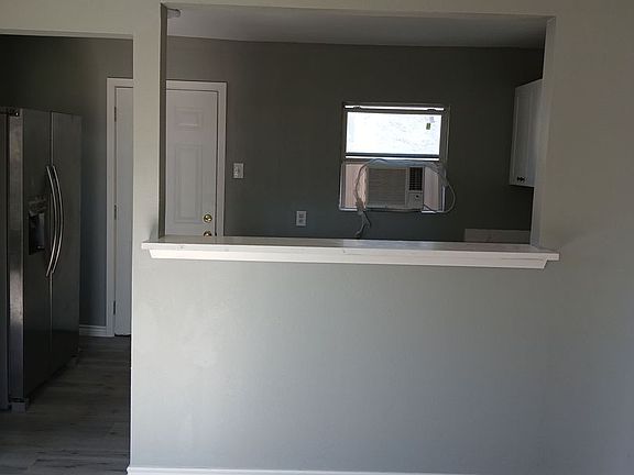 4th image of 127-129 W Avenue A