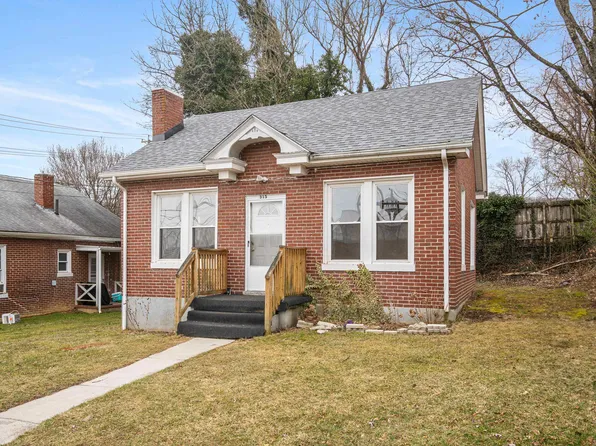 315 1st St SW, Pulaski, VA 24301