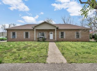 327 E Nashville St, Pembroke, KY 42266
