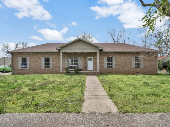 327 E Nashville St, Pembroke, KY 42266