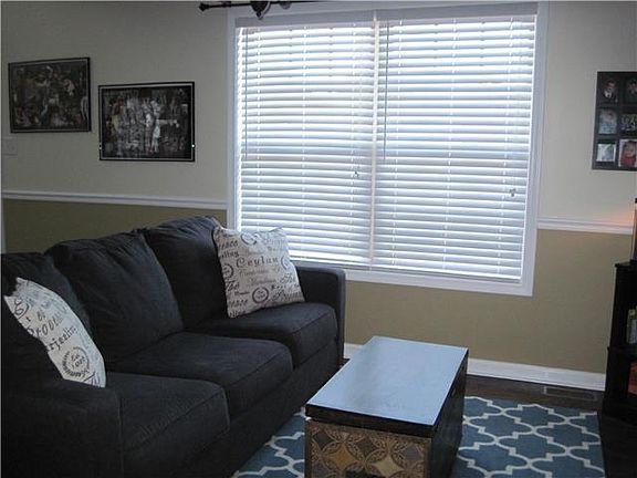 5th image of 1528 Apache Way