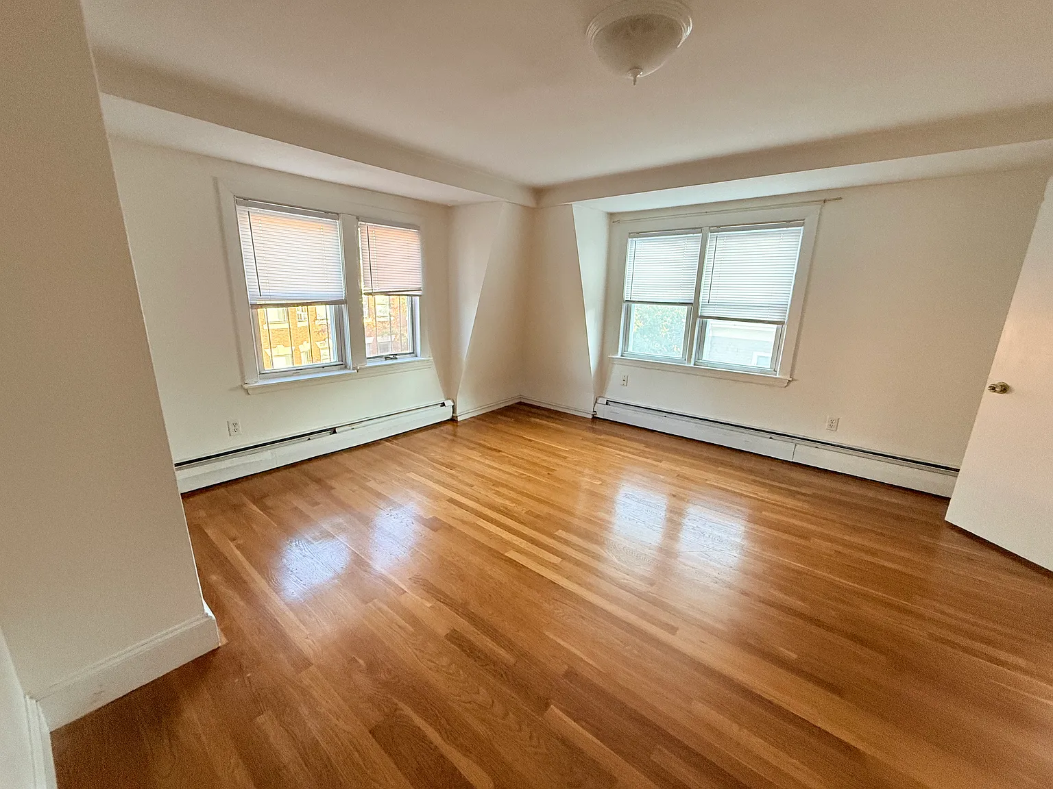 2 bed, 600 sqft, $3,100 — Photo 3