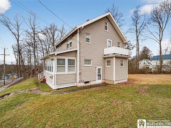 3rd image of 117 Camp St