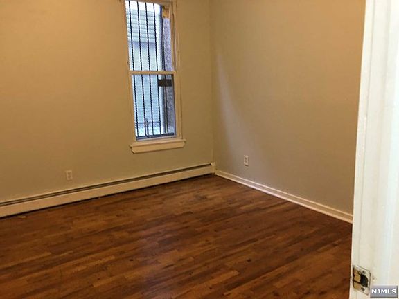 5th image of 68 Gardner Ave APT 1