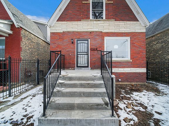 3rd image of 1121 N Keeler Ave