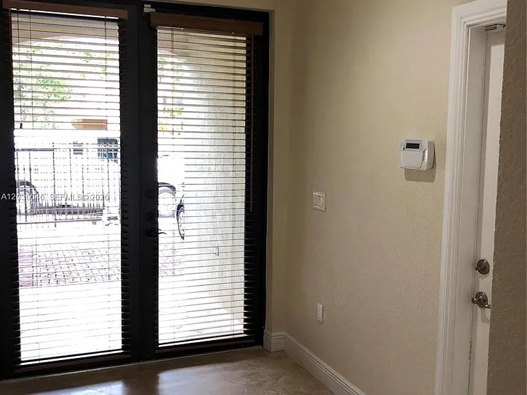 3227 Gifford Ln #3227 — Photo 1