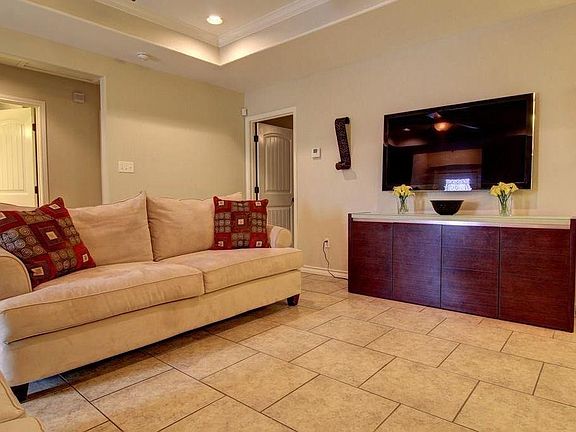 5th image of 2921 Dante Dr