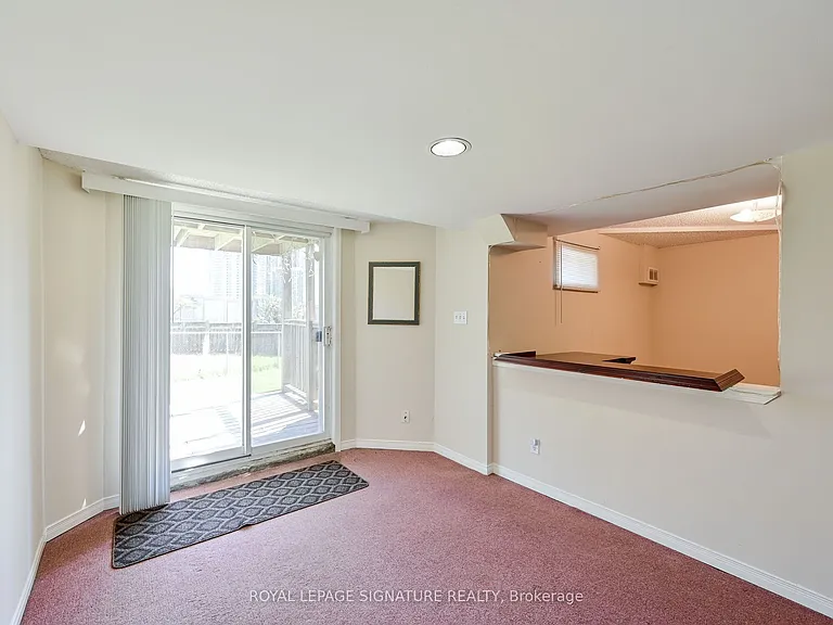 556 Farwell Cres #LOWER — Photo 13
