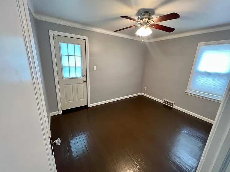 464 Channing St — Photo 11
