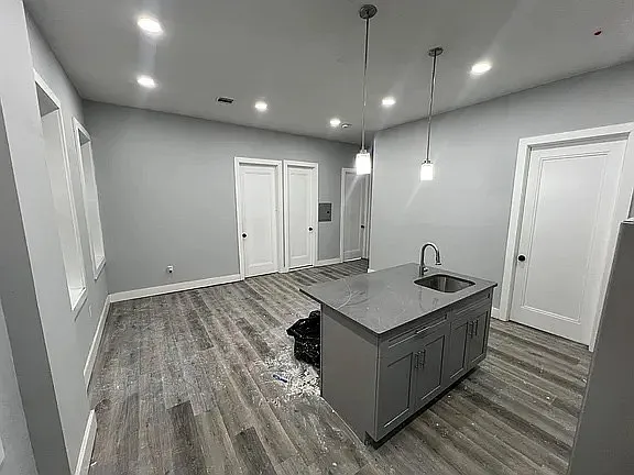 4 bed, $2,450 — Photo 1