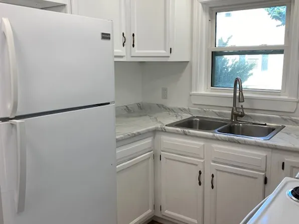 24 Lunt Rd #1, Falmouth, ME 04105