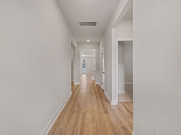 4th image of 490 Calhoun Falls Dr.