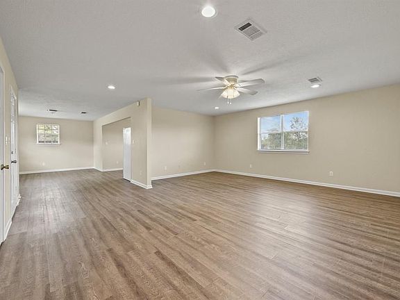 3rd image of 21528 Cedar Ln