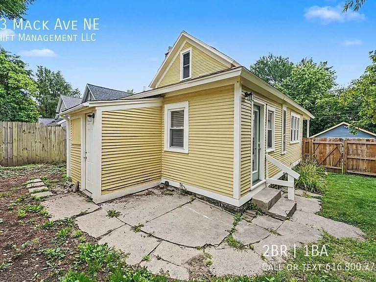 23 Mack Ave NE — Photo 14