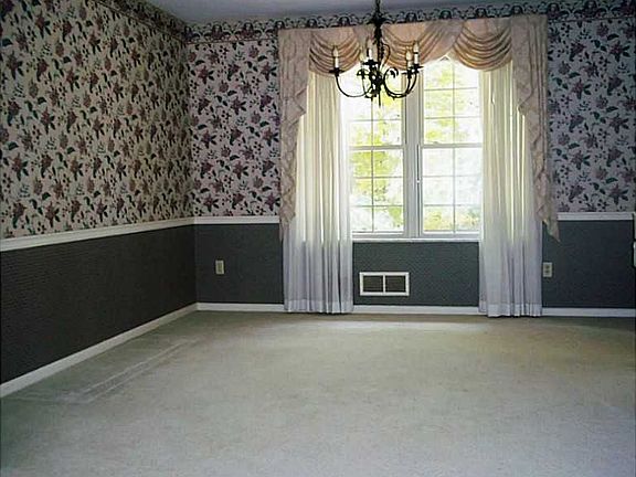 5th image of 9091 Meadow Oaks Dr