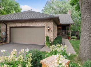1144 Hollybrook Dr, Wayzata, MN 55391