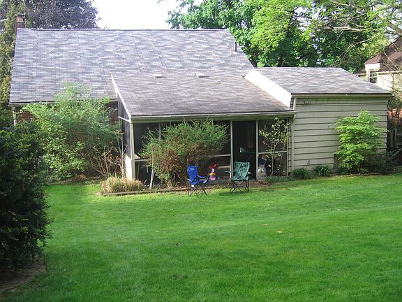2nd image of 550 Palisades Dr