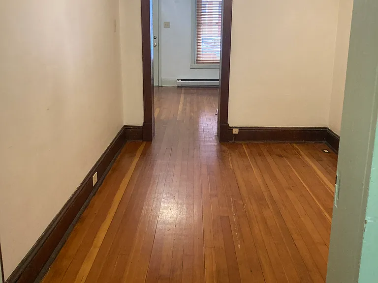27 E 4th St #1 — Photo 8